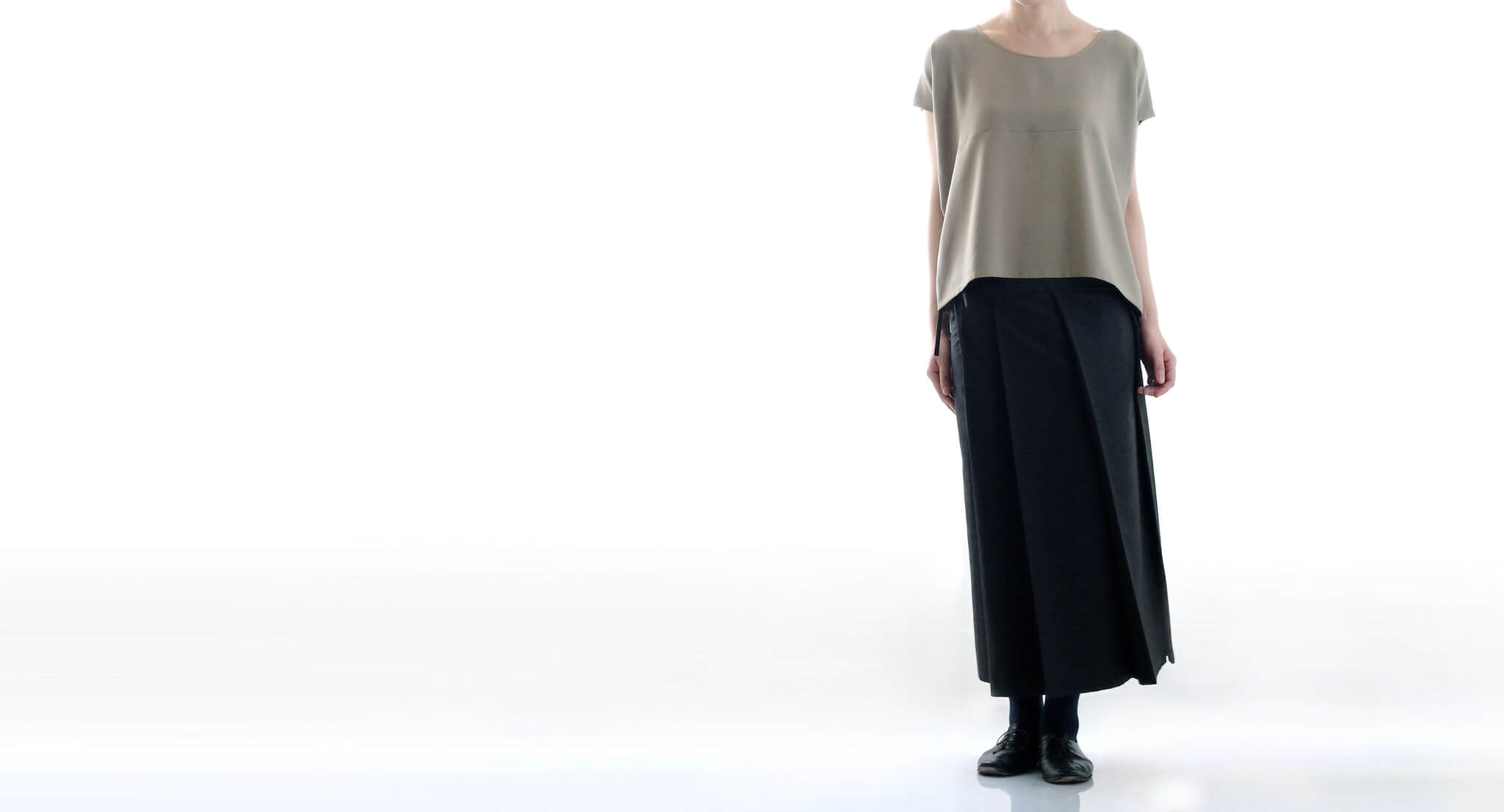 袴を思わせるデザインのプリーツスカート。