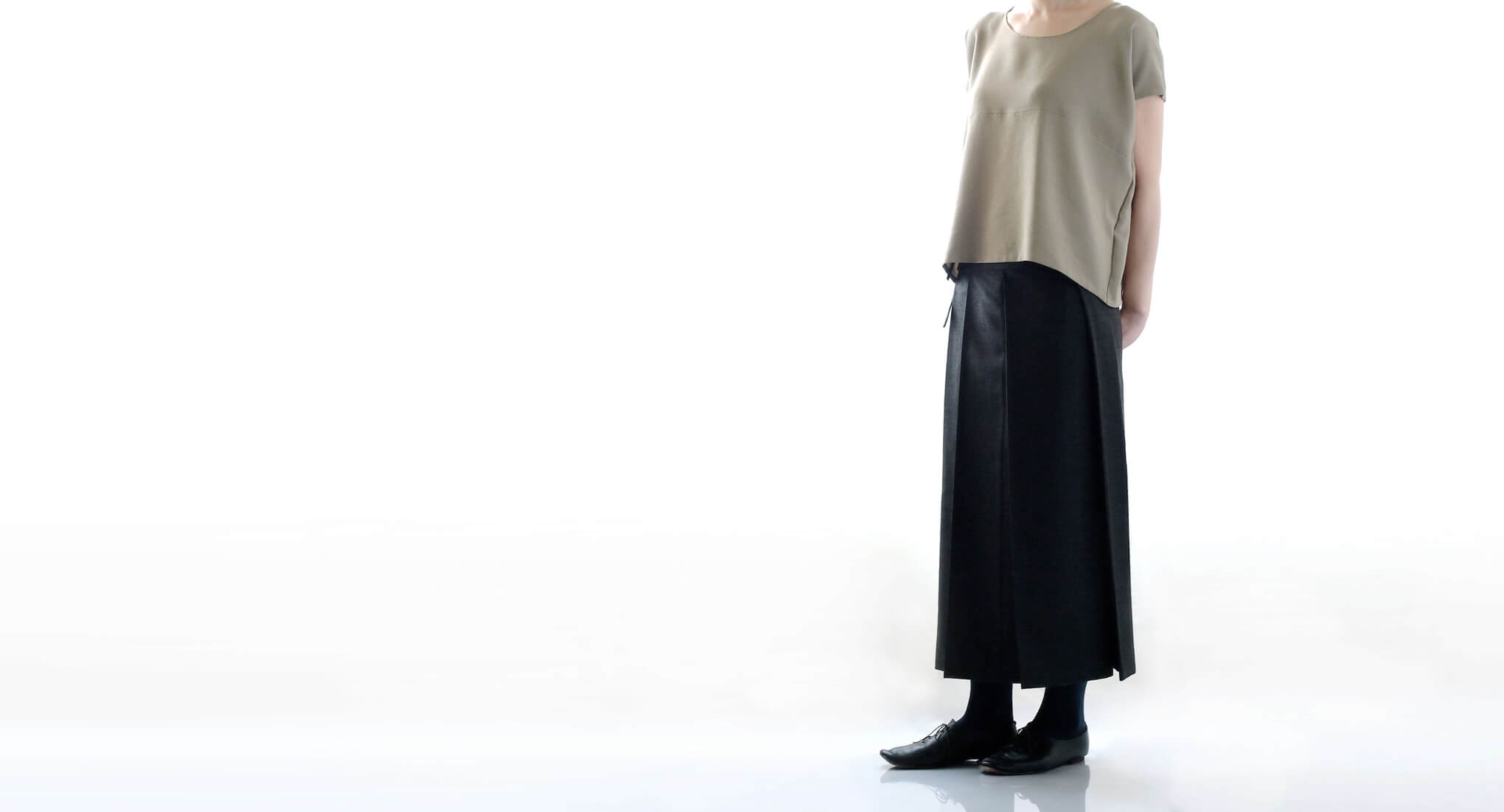 袴を思わせるデザインのプリーツスカート。